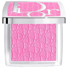 Dior Rosy Glow Blush 001 Pink: aplicación suave para un acabado natural.