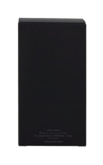 Aplicación suave de Dior Sauvage en la piel, ideal para salidas nocturnas.