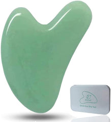 Ditind gua sha de jade, masaje facial suave para elasticidad y relajación.