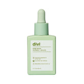 Divi Serum: vertido de la botella sobre el cuero cabelludo para una aplicación fácil.