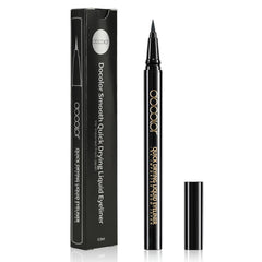 Docolor delineador líquido con punta ultrafina para trazos precisos.