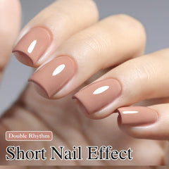 Double Rhythm Skin Nude, acabado brillante que realza uñas y reflejos.