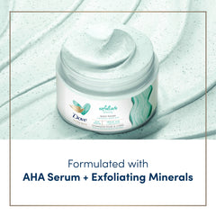 Dove Exfoliate Away Body Polish, textura cremosa que revela piel más suave al tacto.