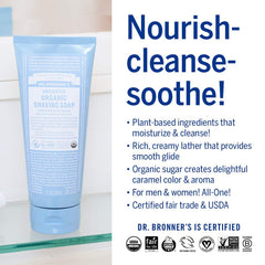Dr. Bronner's Jabón Orgánico Shikakai Polvo: hidratación suave durante el afeitado.