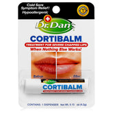 Dr. Dan’s Cortibalm en envase compacto protege labios secos y agrietados