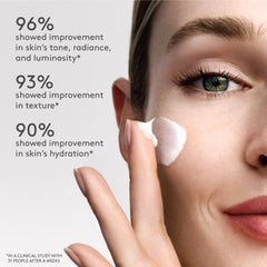 Textura gel-crema suave de Protini aporta hidratación ligera.