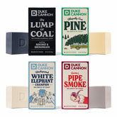 Duke Cannon Jabon Navideño: trozo de carbón, limpieza profunda y aroma duradero.