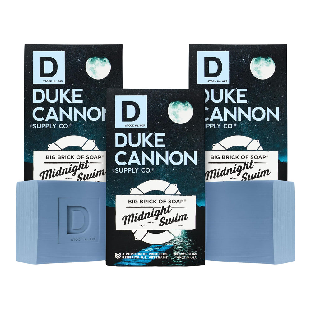 Savon Duke Cannon gros morceau Midnight Swim Eau Fraîche 10oz pour une propreté durable.