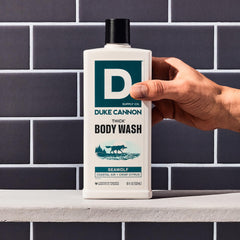 Duke Cannon Seawolf, fragancia marina que refresca el cuerpo tras la ducha.