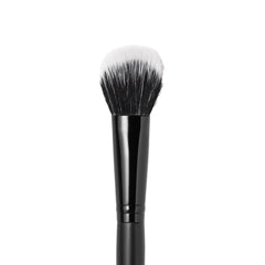 Detalle de fibras duo del pincel e.l.f. Putty Blush Brush para difuminar