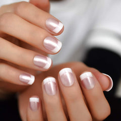 Uñas postizas EchiQ brillo perlado rosado estilo francés corto para uso diario.
