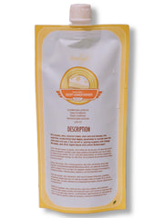 Ecoslay Banana Cream bote vertido muestra textura rica para un peinado suave y manejable