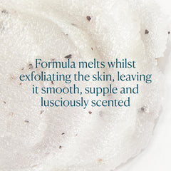 Huile nourrissante intégrée dans Frangipani Monoi Salt Glow après exfoliation.