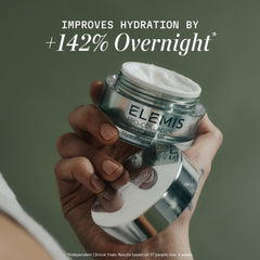Aplicación nocturna de ELEMIS Pro-Collagen Night Cream en rostro.