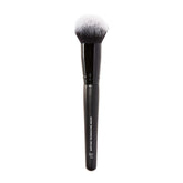 Brocha e.l.f. Buffing Foundation Brush, cabeza cónica, para un acabado suave y uniforme.