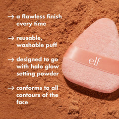 Esponja e.l.f. Halo Glow en polvo prensado para fijar la base