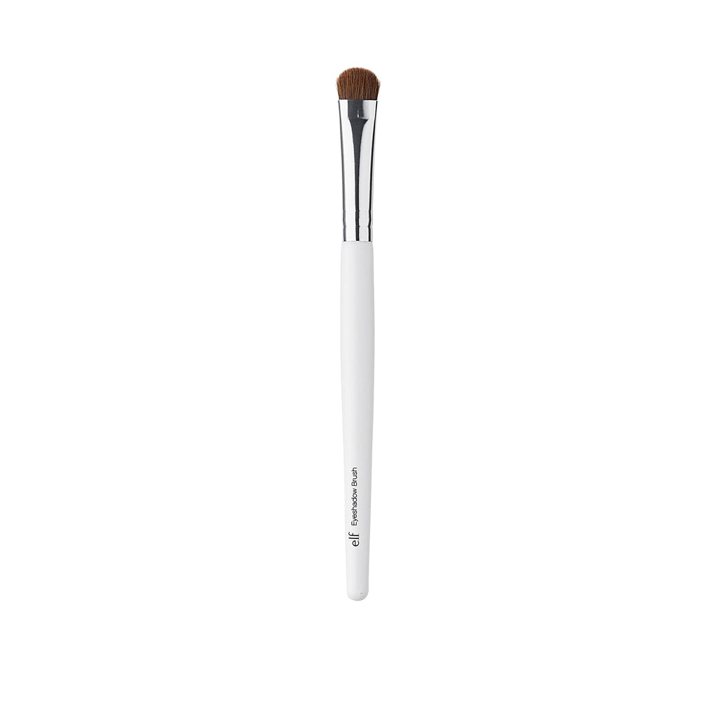 e.l.f. pequeña brocha para sombras de ojos con curva para contorneado suave.