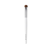 e.l.f. pequeña brocha para sombras de ojos con curva para contorneado suave.