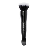 e.l.f. Putty Primer Brush con cuchara: recoge la fórmula con precisión.