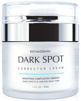EnaSkin Corrector de manchas del rostro, botella en primer plano, ayuda a tono más uniforme.