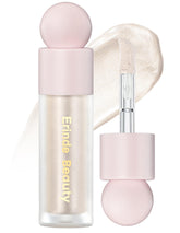 Erinde iluminador líquido Luz de Luna realza el rostro con brillo suave.