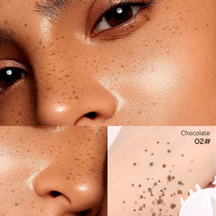 Erinde tono marrón tostado para pecas discretas y cálidas.