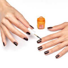 Essie aplicación diaria para cutículas suaves y uñas cuidadas.