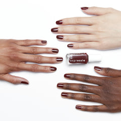 brocha angular essie expressie facilita aplicación precisa en ambas manos