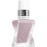 Essie Gel Couture gris claro en botella, color duradero y brillo intenso.