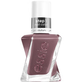 essie gel couture tono taupe, botella para uñas, acabado duradero