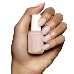 Essie Ballet: manicura diaria en tono rosado suave