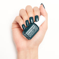 Esmalte vegano sin crueldad de essie para un look consciente.