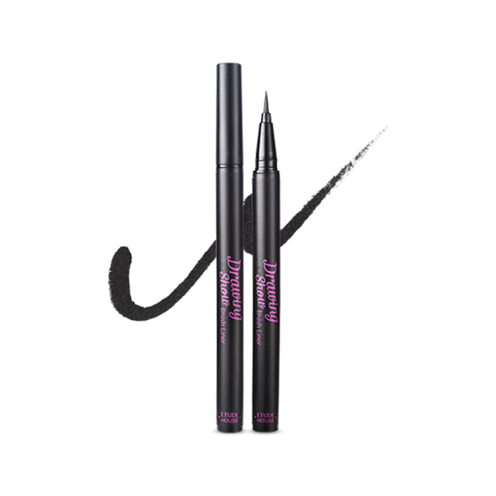 ETUDE Drawing Show Brush Eyeliner facilita una aplicación precisa para delineados limpios.