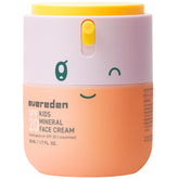 Evereden crema facial para niños en botella, protege e hidrata la piel diaria.