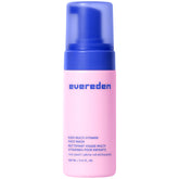 Evereden Kids Face Wash durazno-frío en botella, limpieza suave para piel sensible.
