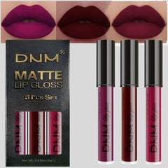 Evpct labial mate tono burdeos, muestra de color duradero.
