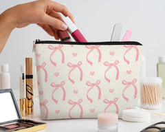 Detalle de lazo rosado EXUQO Coquette, añade estilo chic a tu rutina.
