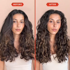 Aplicación del champú Fable & Mane entre las manos para cabello sedoso