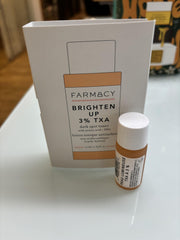 Tónico Farmacy 3% TXA: exfoliación suave que reduce brillos y mejora la textura.