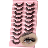 Pestañas FARRED naturales cortas para un look suave y definido.