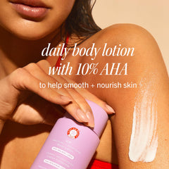 Textura cremosa de First Aid Beauty KP Smoothing para piel suave
