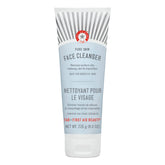 First Aid Beauty Limpiador Facial Piel Pura: limpieza suave diaria sin irritación.