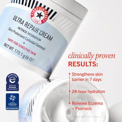 Aplicación en la palma de la mano de Ultra Repair Cream de First Aid Beauty