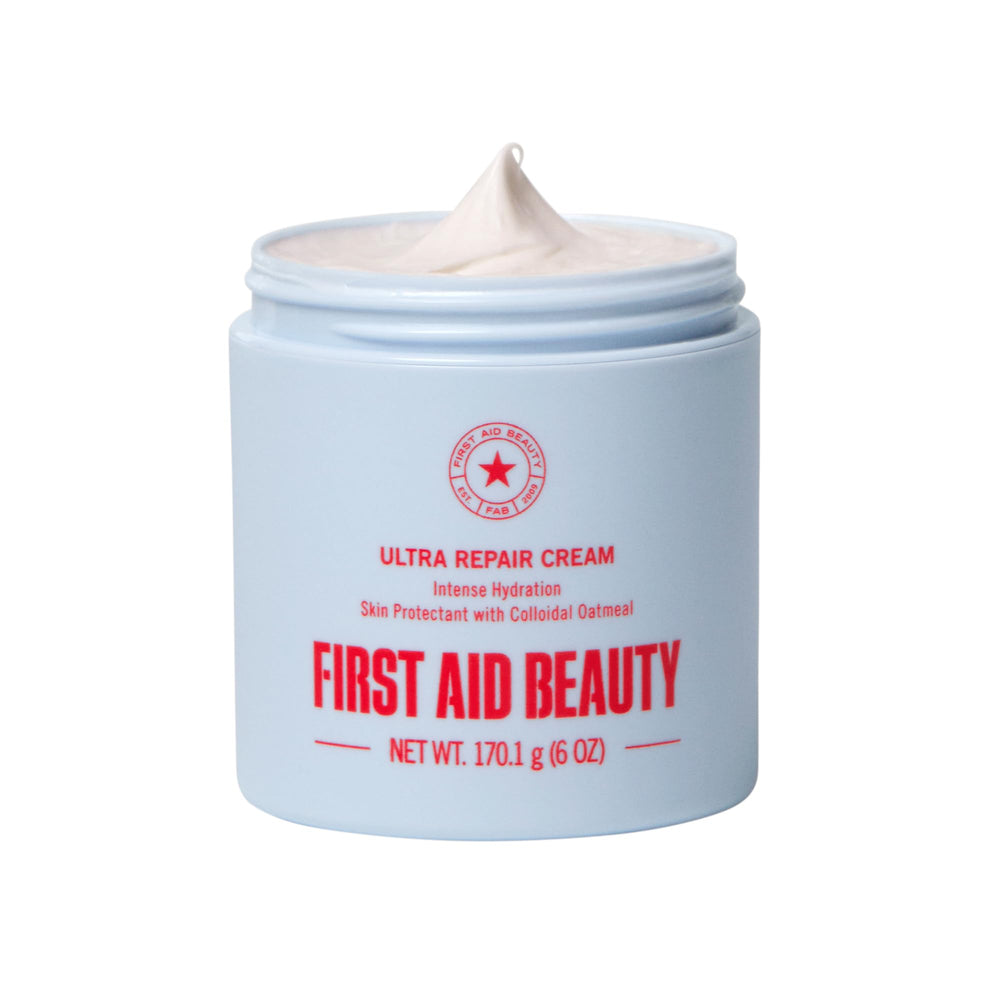 First Aid Beauty Ultra Repair Crema hidrata rostro y cuerpo de forma continua.