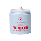 First Aid Beauty Ultra Repair Crema hidrata rostro y cuerpo de forma continua.