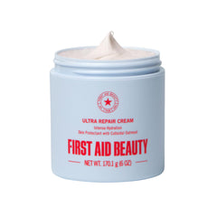 First Aid Beauty Ultra Repair Crema hidrata rostro y cuerpo de forma continua.