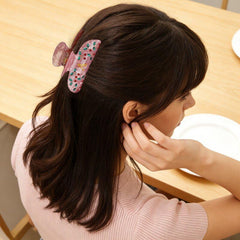 Pinza grande Fohufo para cabello grueso con sujeción estable.