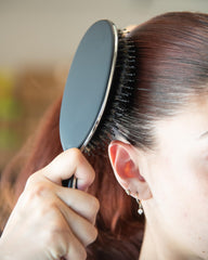 FRAMAR brosse stimule le cuir chevelu pour une apparence saine des cheveux.