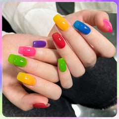 GAOY Jelly Gel verde transparente para una manicura limpia y versátil.