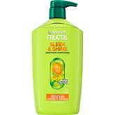 Acondicionador Garnier Fructis, botella visible, cabello más liso y brillante.